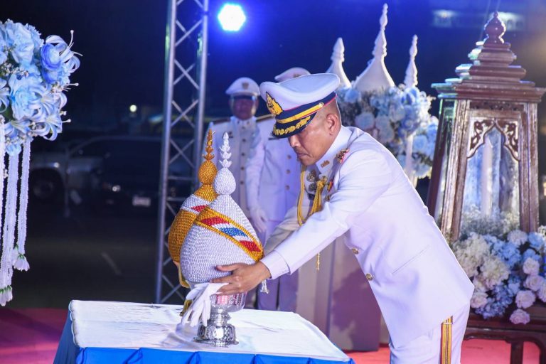 ร่วมพิธีถวายเครื่องราชสักการะและวางพานพุ่ม และพิธีจุดเทียนถวายพระพรชัยมงคล สมเด็จพระนางเจ้าสิริกิติ์พระบรมราชินีนาถ พระบรมราชชนนีพันปีหลวง