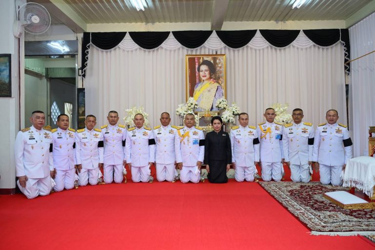 พลโท ปิยะพณห์ ฐิตวัฒนานนท์ แม่ทัพน้อยที่ 2 พร้อมด้วย คุณชนัญธวีธ์ ฐิตวัฒนานนท์ ประธาน สมาคมแม่บ้านทหารบก สาขา กองทัพน้อยที่2 ร่วมพิธีบำเพ็ญกุศลสวดพระอภิธรรม อุทิศถวายพระราชกุศลแด่สมเด็จพระนางเจ้าสิริกิติ์ พระบรมราชินีนาถ พระบรมราชชนนีพันปีหลวง