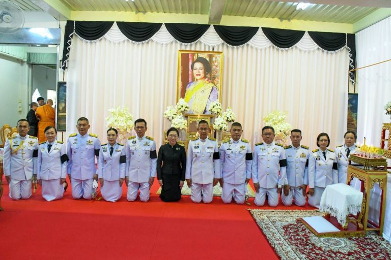 พันเอก วิจิตร เสือคง ผู้อำนวยการกองกิจการพลเรือน กองทัพน้อยที่ 2 เป็นผู้แทนแม่ทัพน้อยที่ 2 ร่วมพิธีบำเพ็ญกุศลและแสดงความอาลัย ในวาระครบ 7 วัน (สัตตมวาร) แห่งการสวรรคต