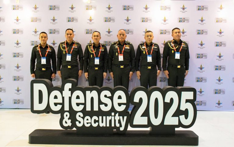 พลโท ปิยะพณห์ ฐิตวัฒนานนท์ แม่ทัพน้อยที่ 2 พร้อมด้วยคณะผู้บังคับบัญชา กองทัพน้อยที่ 2 ร่วมพิธีเปิดงาน และกิจกรรมพิเศษในงานนิทรรศการอุปกรณ์ป้องกันประเทศ ดีเฟนส์แอนด์ซิคิวริตี้ 2025