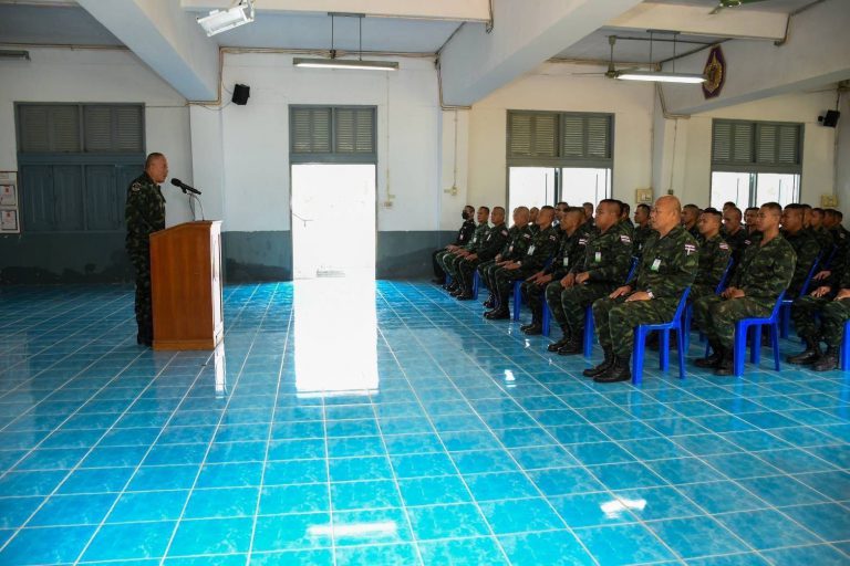 พลโท ปิยะพณห์ ฐิตวัฒนานนท์ แม่ทัพน้อยที่ 2 พบปะกำลังพลกองทัพน้อยที่ 2 เพื่อให้กำลังพลได้รับทราบข้อมูลข่าวสารตามนโยบายของผู้บังคับบัญชาและแนวคิดในการดำเนินชีวิต