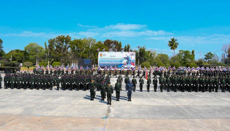 พันเอก ฤกษ์ฤทธิ์  ภูมิจันทึก ผู้อำนวยการกองกำลังพล กองทัพน้อยที่2 และ พันโท กรมพิทักษ์ สมชัยยา ร่วมพิธีสักการะสิ่งศักดิ์สิทธิ์และพิธีเชิดชูเกียรติทหารผ่านศึก เนื่องในวันทหารผ่านศึก ประจำปี 2569