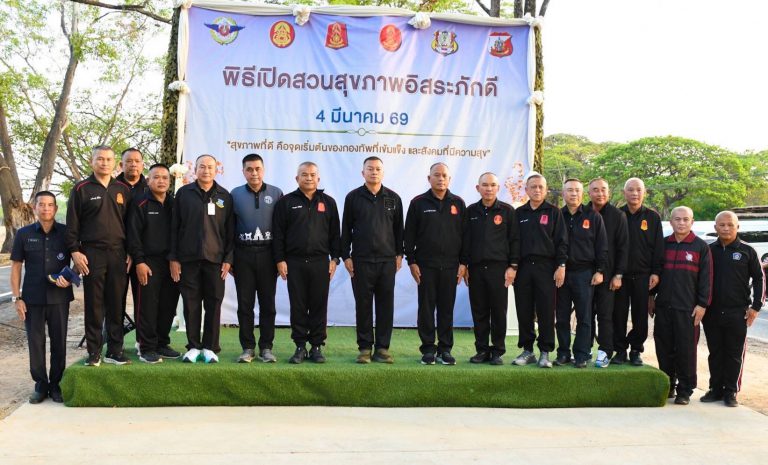 พลโท ปิยะพณห์  ฐิตวัฒนานนท์ แม่ทัพน้อยที่ 2 พร้อมด้วย คุณชนัญธวีธ์ ฐิตวัฒนานนท์ ประธานสมาคมแม่บ้านทหารบก สาขา กองทัพน้อยที่ 2 ร่วมพิธีเปิดอ่างเก็บน้ำ และสวนสุขภาพอิสระภักดี