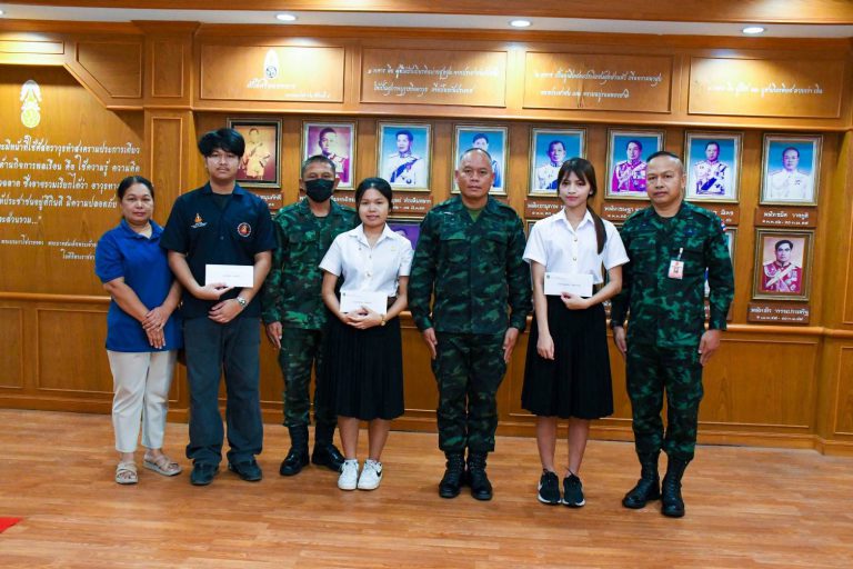 พลโท ปิยะพณห์  ฐิตวัฒนานนท์ แม่ทัพน้อยที่ 2 เป็นประธานในพิธีมอบทุนการศึกษาบุตรข้าราชการ กองทัพน้อยที่ 2 ที่สอบเข้าศึกษาได้ใน มหาวิทยาลัยของรัฐ และวิทยาลัยพยาบาลของรัฐ ระดับปริญญาตรีประจำปี 2568