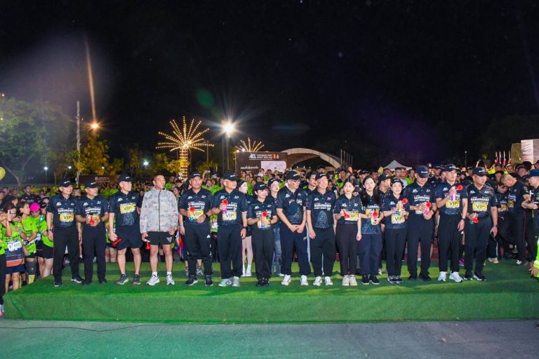 พลโท ปิยะพณห์ ฐิตวัฒนานนท์ แม่ทัพน้อยที่ 2 ร่วมกิจกรรมวิ่งการกุศล “SURANAREE ARMY NIGHT RUN 2026” เพื่อหารายได้สนับสนุนกองทุนฟื้นฟูผู้ได้รับผลกระทบ จากเหตุการณ์ปะทะ ตามแนวชายแดนไทย – กัมพูชา