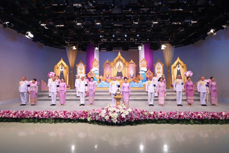 พลโท ปิยะพณห์ ฐิตวัฒนานนท์ แม่ทัพน้อยที่ 2 พร้อมด้วย คุณชนัญธวีธ์ ฐิตวัฒนานนท์ ประธานสมาคมแม่บ้านทหารบก สาขา กองทัพน้อยที่ 2 ร่วมบันทึกเทปถวายพระพรชัยมงคล สมเด็จพระนางเจ้าสุทิดา พัชรสุธาพิมลลักษณ พระบรมราชินี