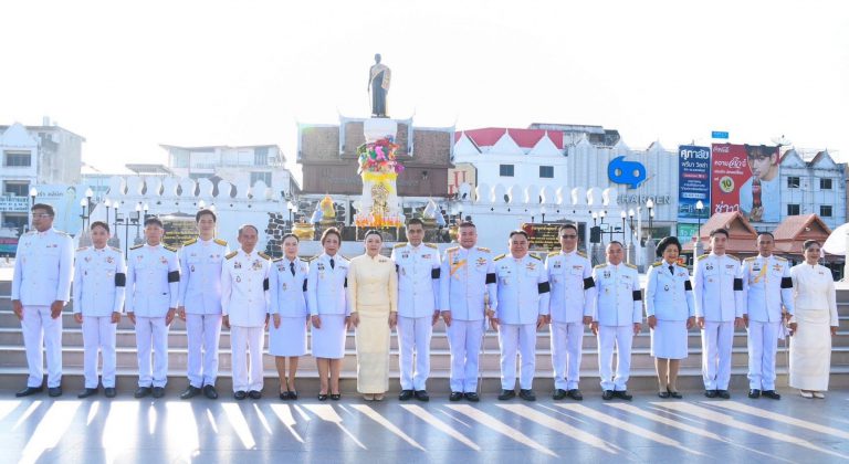 พันเอก วิจิตร เสือคง ผู้อำนวยการกองกิจการพลเรือน กองทัพน้อยที่ 2 ร่วมพิธีเจริญพระพุทธมนต์และทำบุญตักบาตรถวายพระราชกุศล