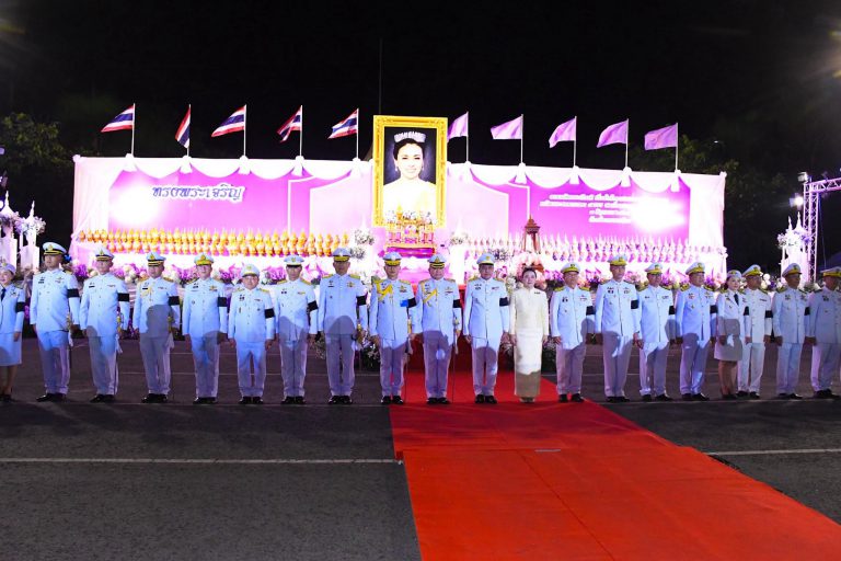 พันเอก วิรัตน์ พึ่งพิง ผู้อำนวยการกองยุทธการ กองทัพน้อยที่ 2 ร่วมพิธีถวายเครื่องราชสักการะ วางพานพุ่ม และพิธีจุดเทียนถวายพระพรชัยมงคล สมเด็จพระนางเจ้าสุทิดา พัชรสุธาพิมลลักษณ พระบรมราชินี