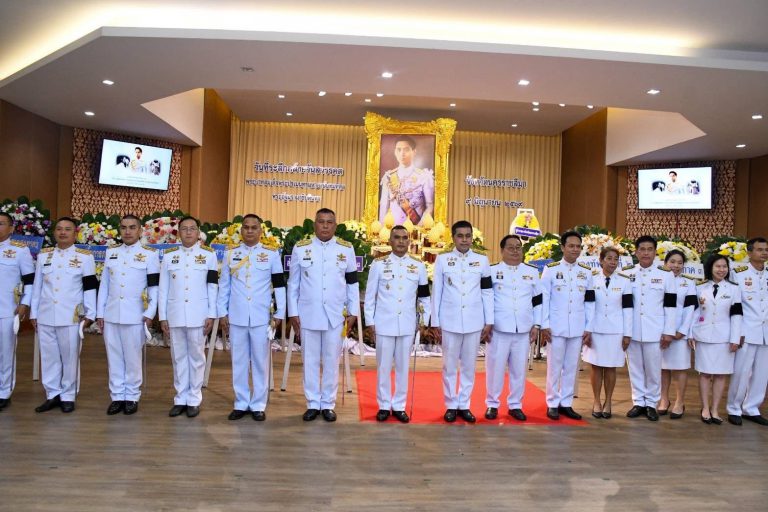 พันเอก สุระชัย จันทร์ดา ผู้อำนวยการกองข่าว กองทัพน้อยที่ 2 ร่วมพิธีสวดพระพุทธมนต์ ทำบุญตักบาตรถวายพระราชกุศล และร่วมพิธีวางพวงมาลาถวายราชสักการะพระบรมสาทิสลักษณ์ พระบาทสมเด็จพระปรเมนทรมหาอานันทมหิดล พระอัฐมรามาธิบดินทร