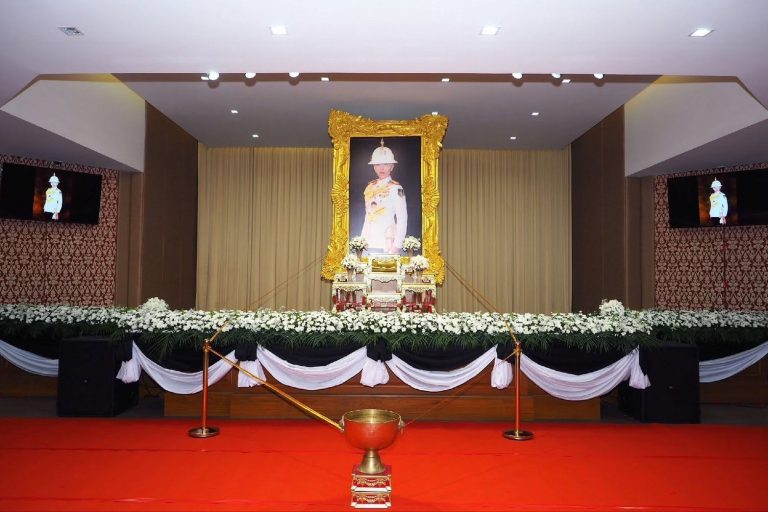 แม่ทัพน้อยที่ 2 ร่วมพิธีลงนามถวายความอาลัย และพิธีถวายน้ำสรงพระศพ สมเด็จพระเจ้าลูกเธอ เจ้าฟ้าพัชรกิติยาภา นเรนทิราเทพยวดี กรมหลวงราชสาริณีสิริพัชร มหาวัชรราชธิดา