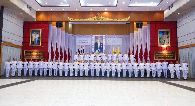 พลโท ปิยะพณห์  ฐิตวัฒนานนท์ แม่ทัพน้อยที่ 2 พร้อมด้วยคุณชนัญธวีธ์ ฐิตวัฒนานนท์ ประธานสมาคมแม่บ้านทหารบก สาขา กองทัพน้อยที่ 2 ร่วมกิจกรรมเฉลิมพระเกียรติพระบาทสมเด็จพระเจ้าอยู่หัว เนื่องในโอกาสวันเฉลิมพระชนมพรรษา 28