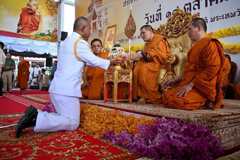 พลโท ณัฎฐ์ ศรีอินทร์ แม่ทัพน้อยที่ 2 ร่วมพิธีเจริญอายุวัฒนมงคล พระเทพวัชรธรรมโสภณ (หลวงปู่ศิลา สิริจันโท) เพื่อแสดงมุทิตาจิตและน้อมถวายความเคารพแด่พระเถระผู้เป็นที่เลื่อมใสศรัทธาของพุทธศาสนิกชนโดยหลวงปู่ศิลา